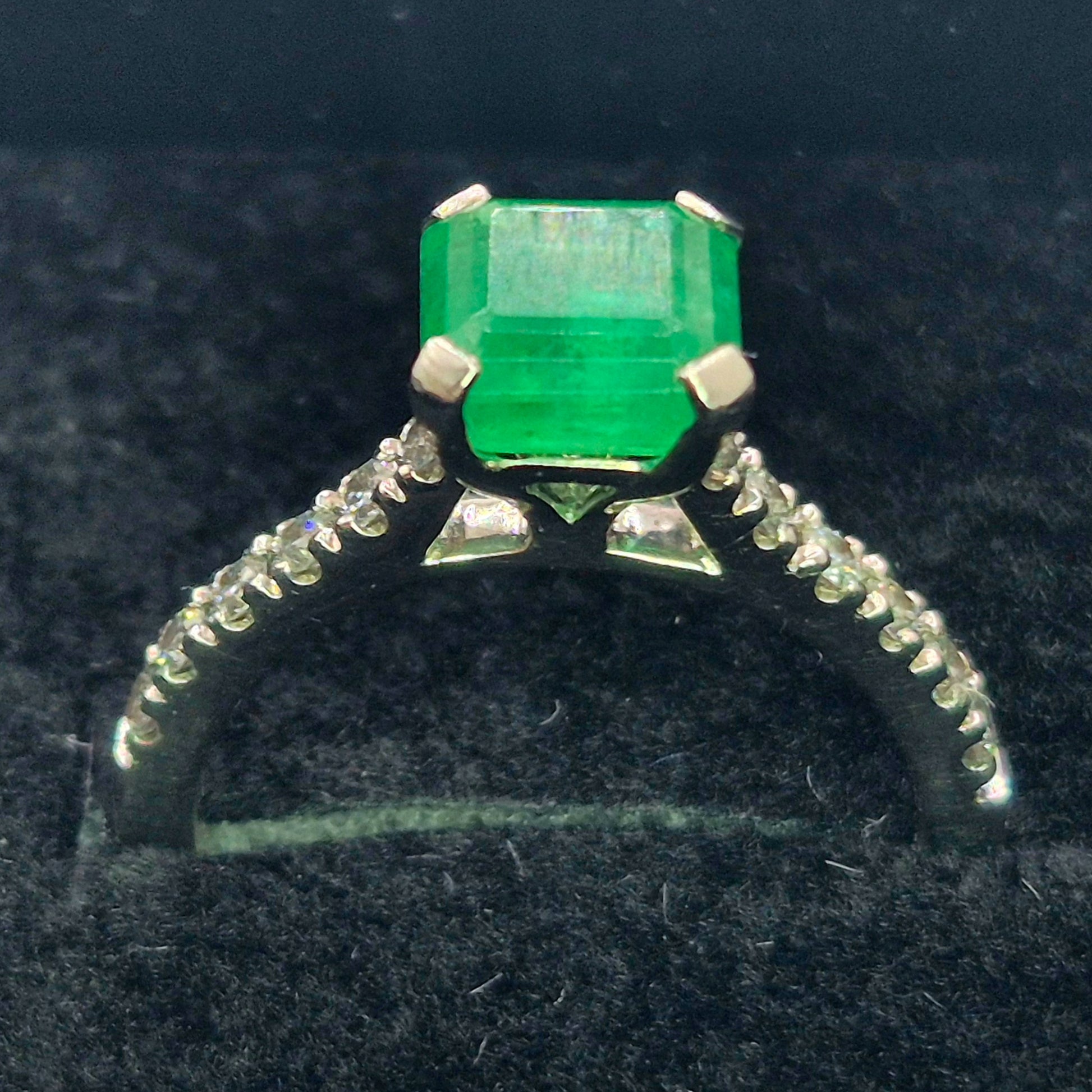 buish green emerald ring horizontal