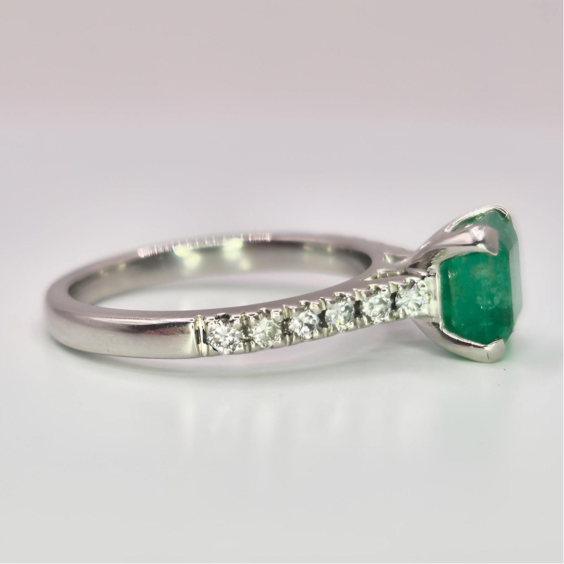 buish green emerald ring right view