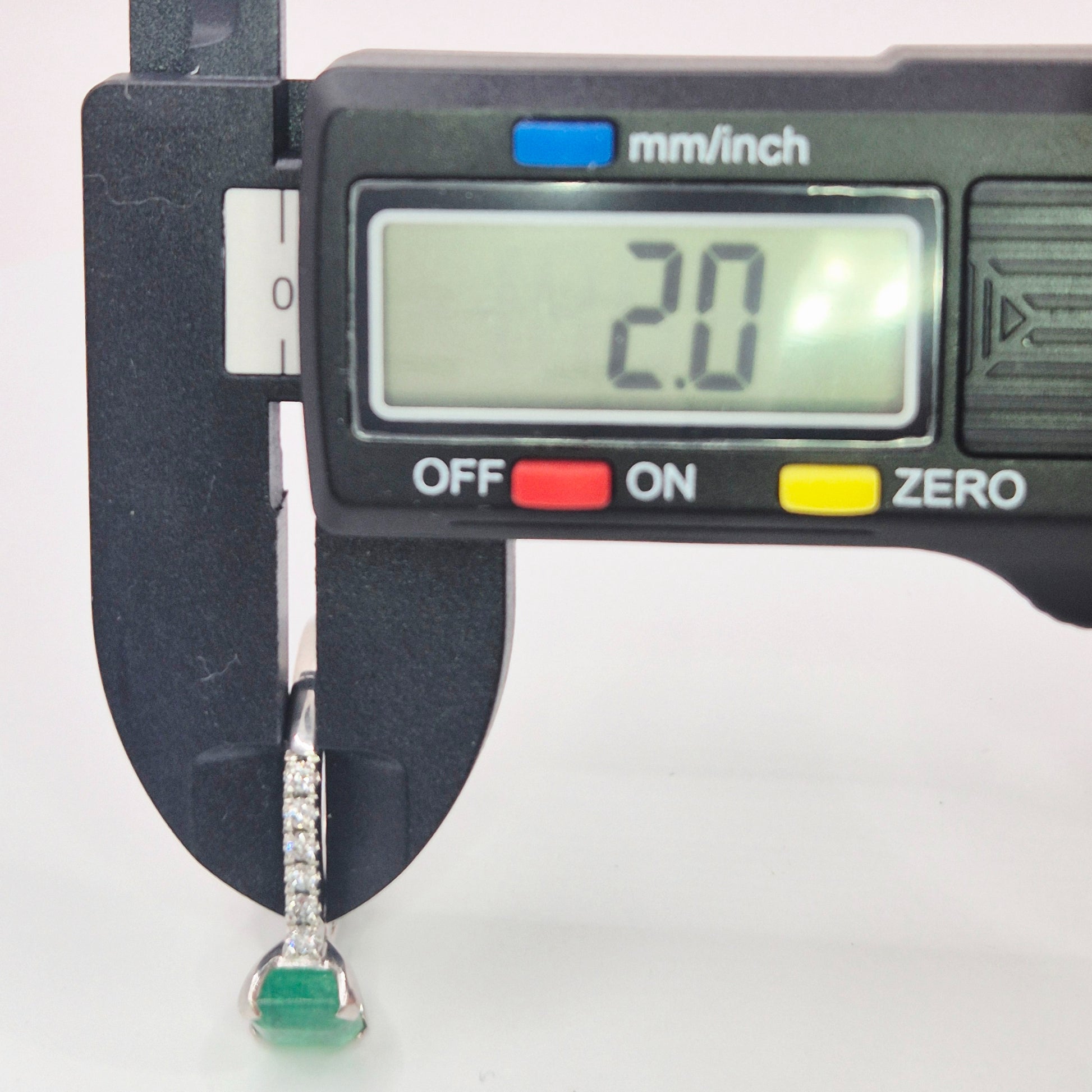 buish green emerald ring shoulder measure