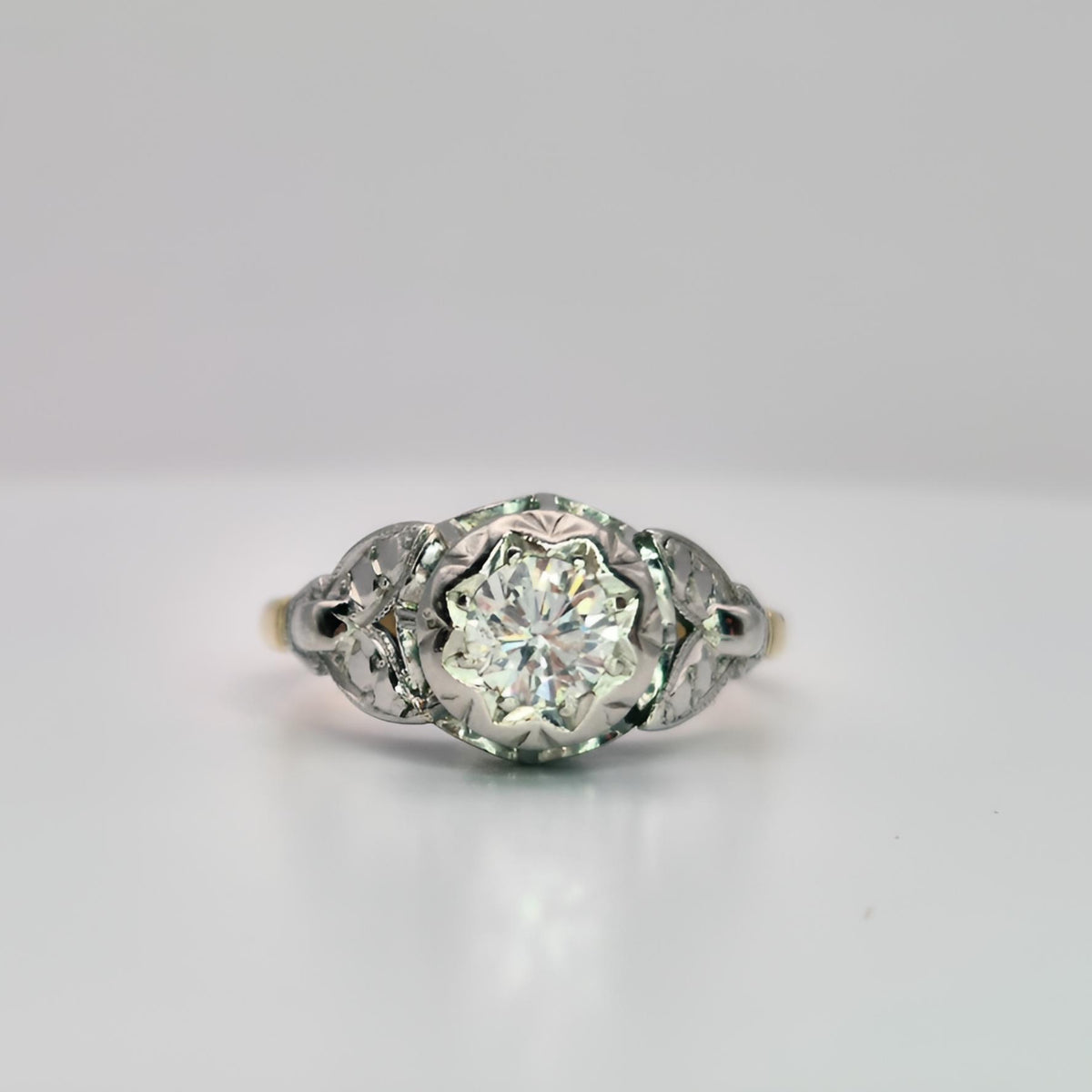 fully hallmarked 18ct yellow gold single stone diamond ring centre