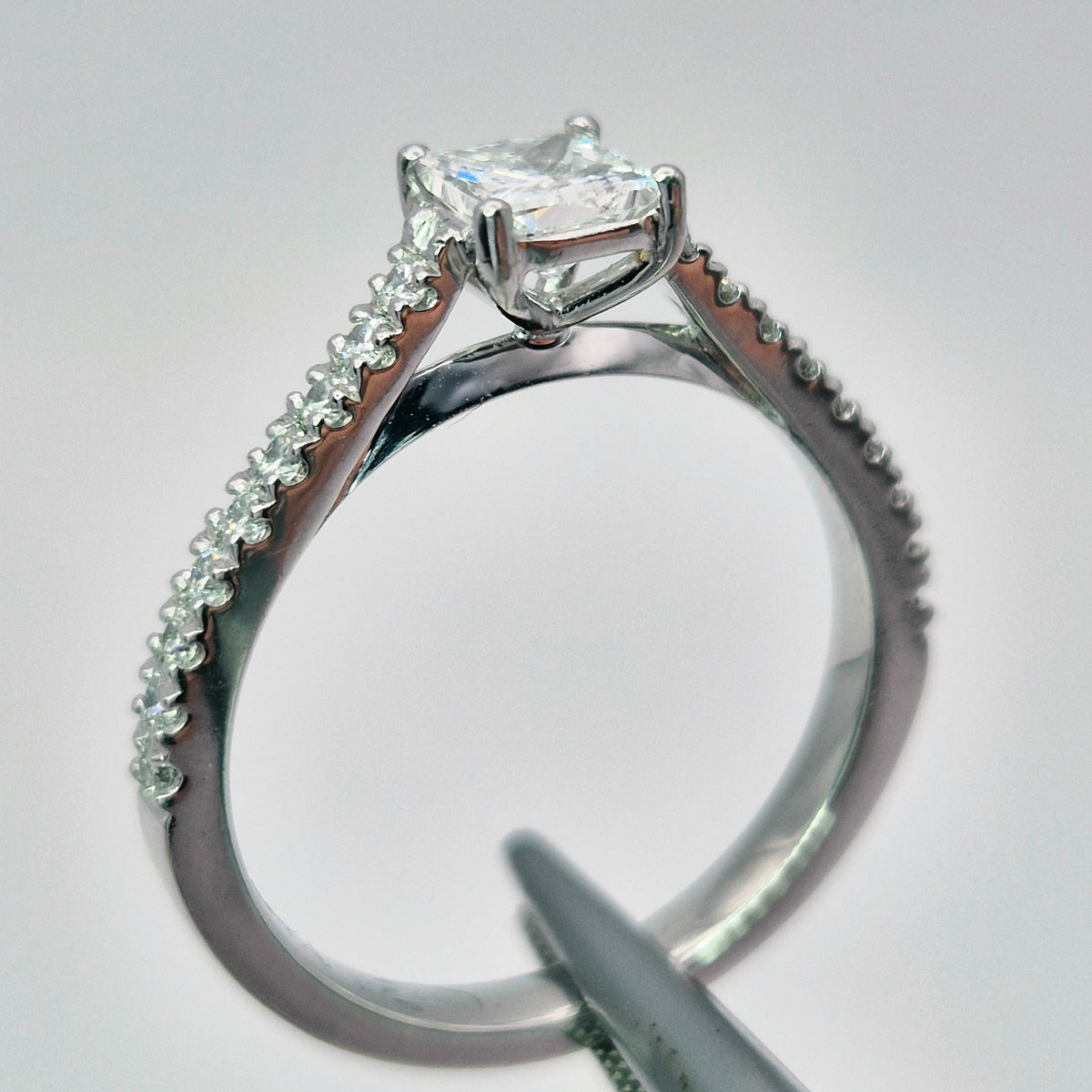 fully hallmarked platinum princess cut single stone diamond shoulders ring