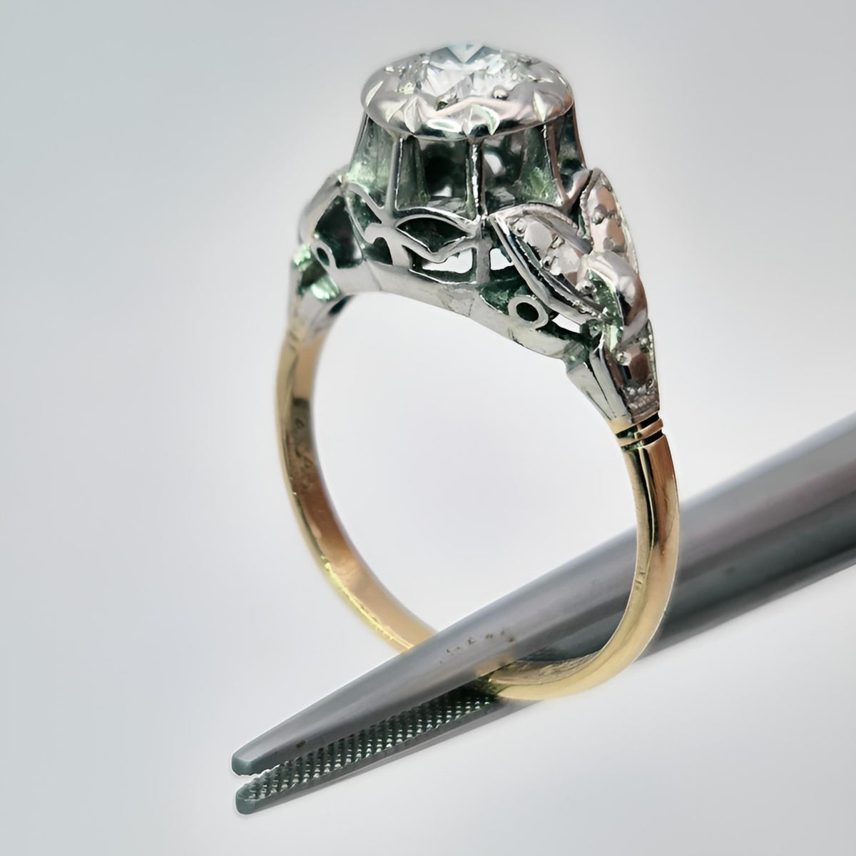 hallmarked 18ct yellow gold and platinum collet single stone diamond vintage look ring