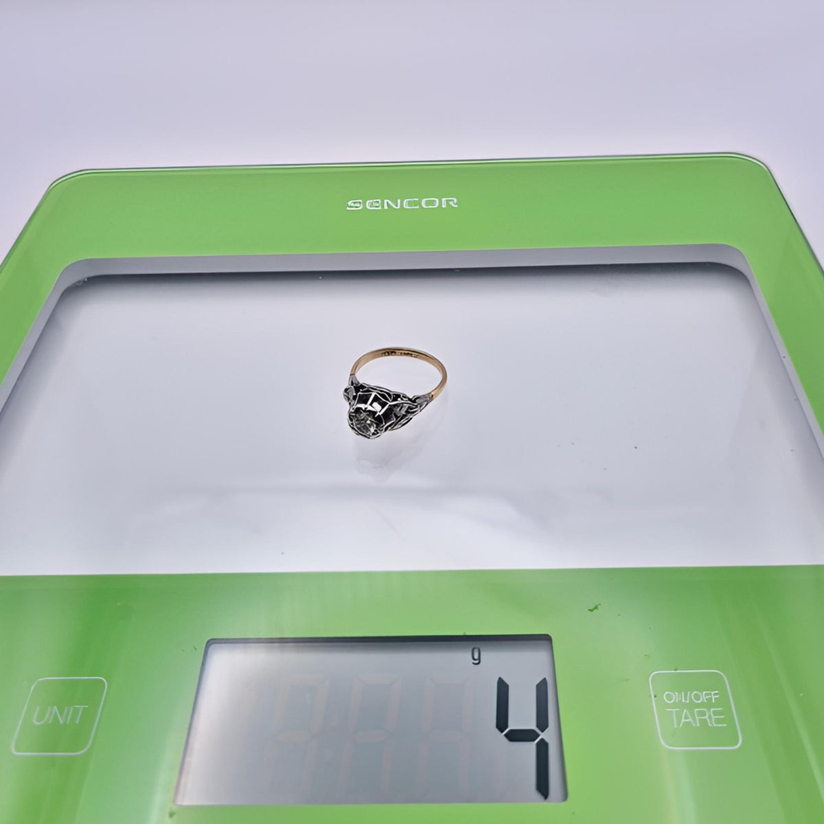 hallmarked 18ct yellow gold and platinum collet single stone diamond vintage ring on scale