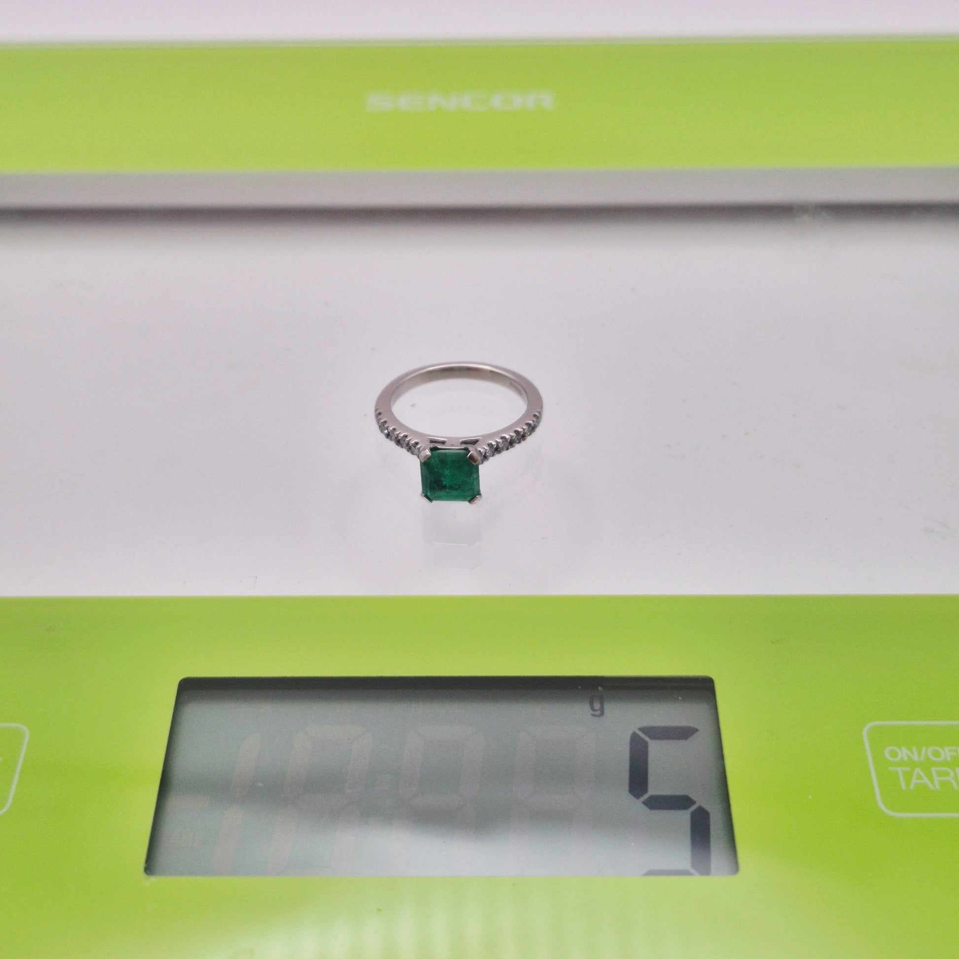 platinum buish green emerald ring on scale 5grams