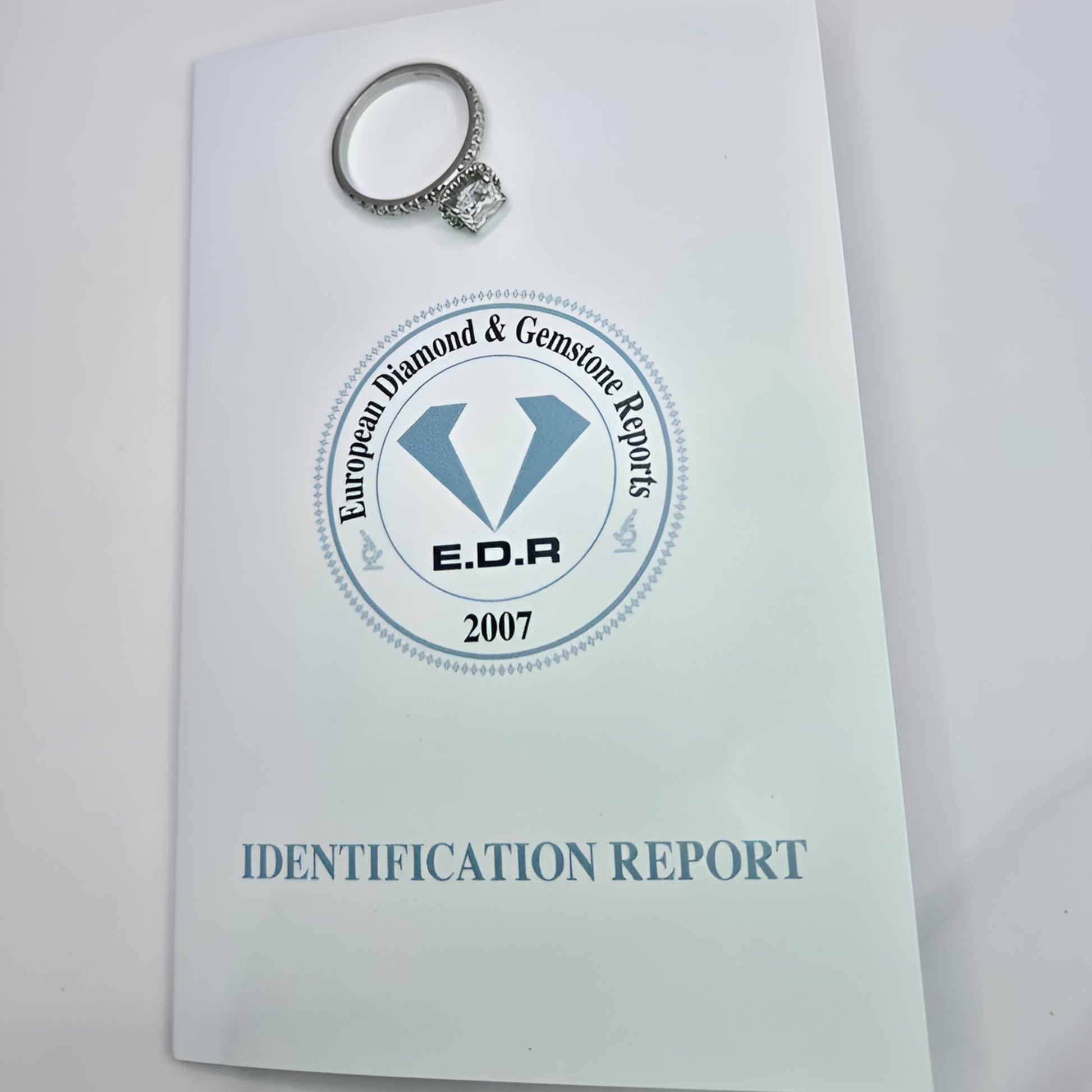 platinum diamond halo diamond set collet and diamond set shoulders ring identification report