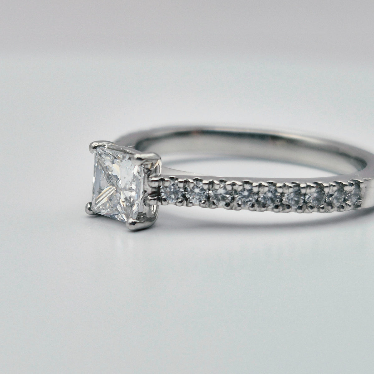 platinum princess cut single stone diamond shoulder hallmarked ring collet close image