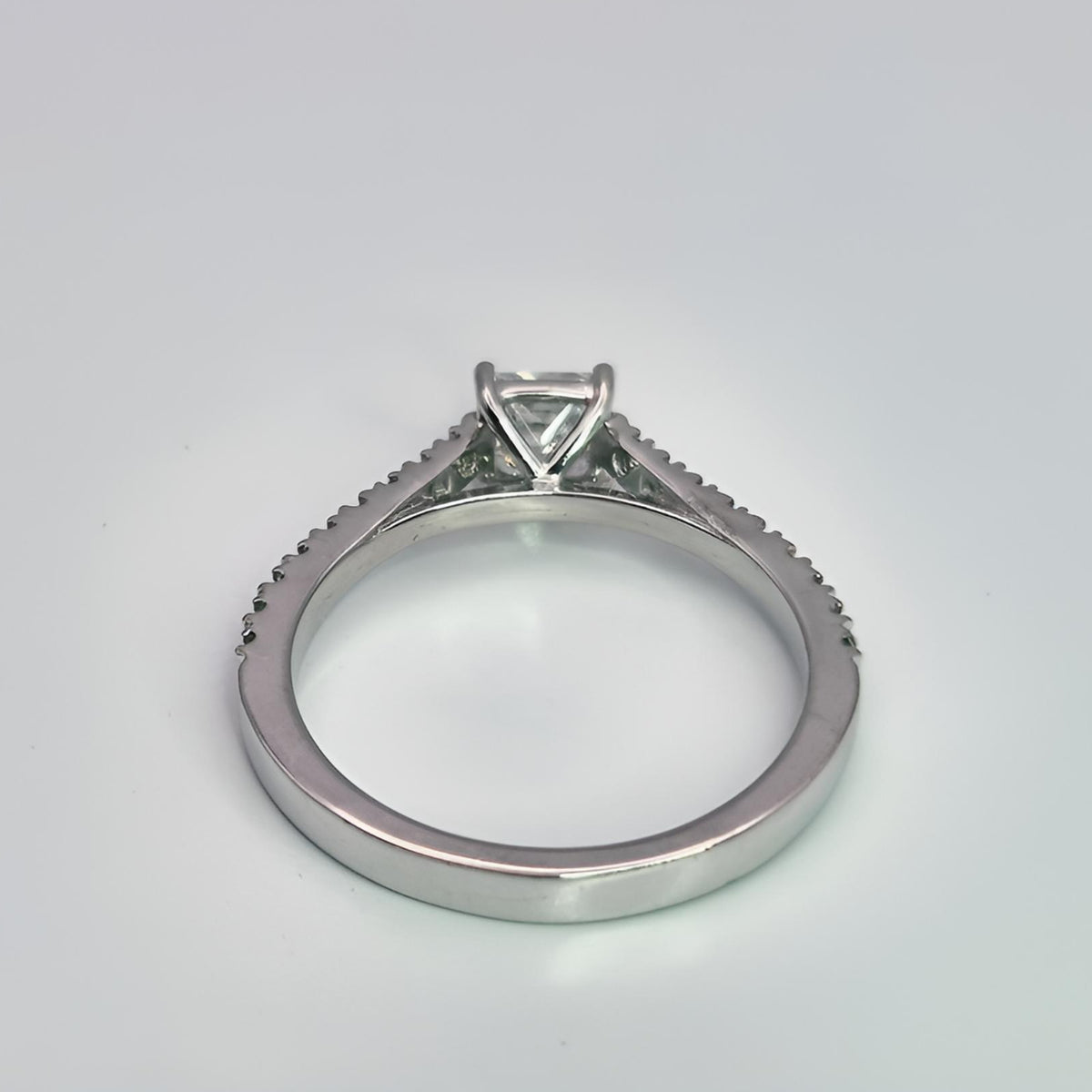platinum princess cut single stone diamond shoulder hallmarked ring from behind