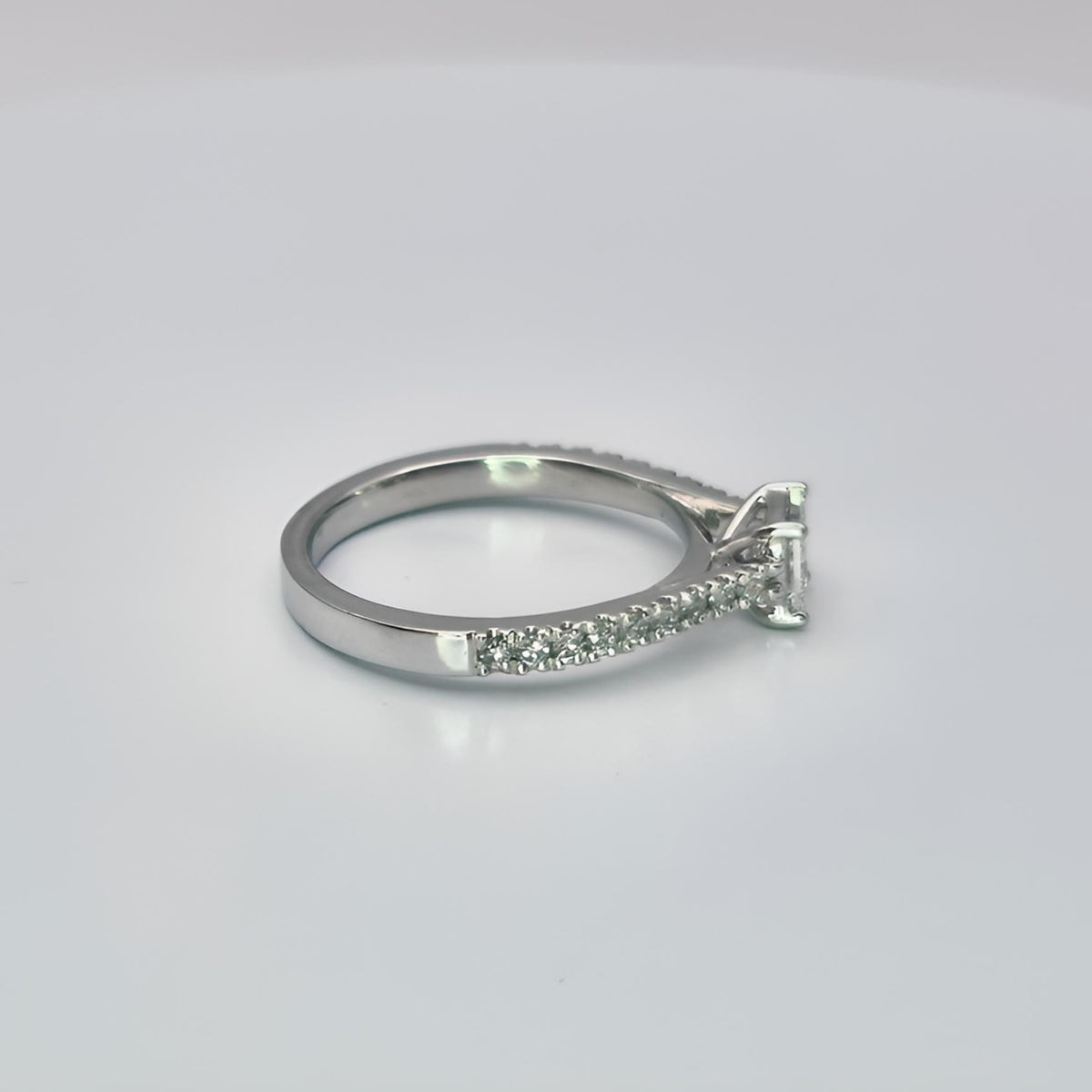 platinum princess cut single stone diamond shoulder hallmarked ring left side