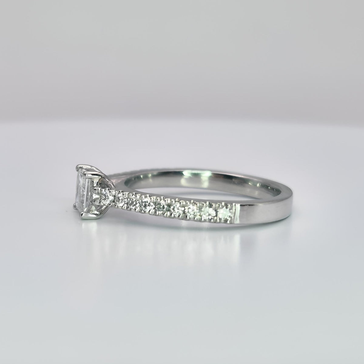 platinum princess cut single stone diamond shoulder hallmarked ring right side