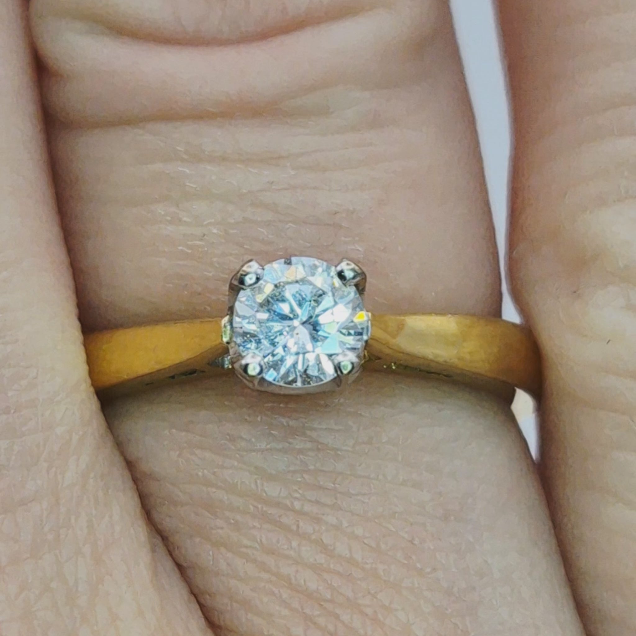 18ct yellow gold single stone diamond solitaire wedding ring fit ring long video on hand
