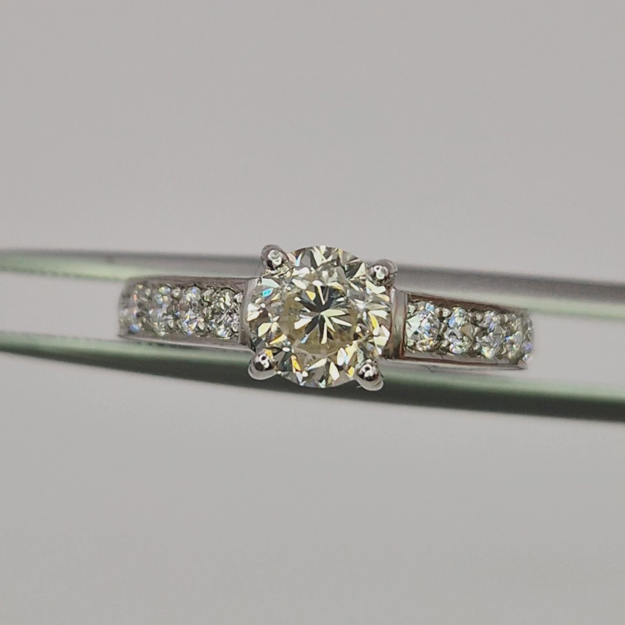 18ct white gold single stone diamond shoulders ring video full view