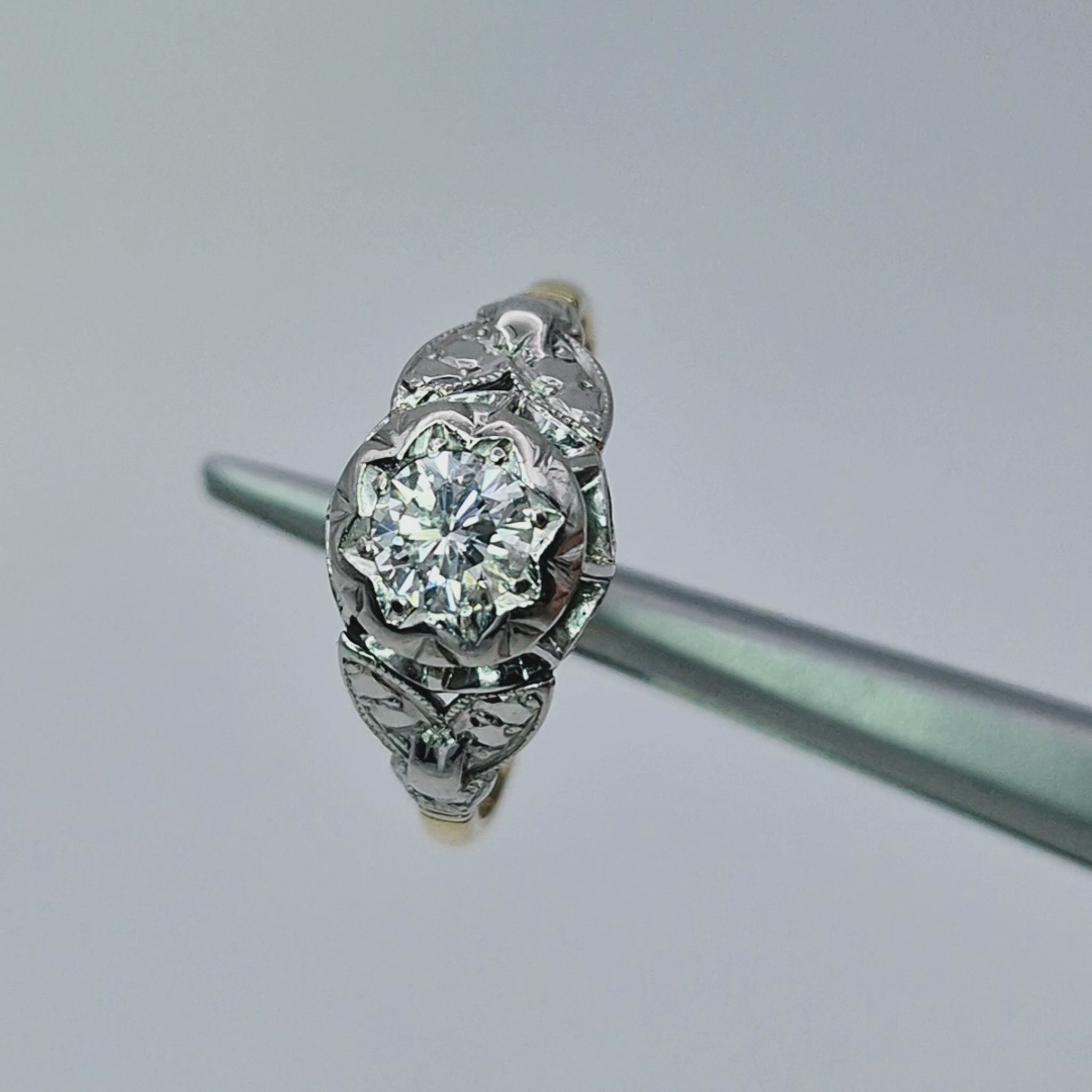 18ct yellow gold shank platinum head single stone diamond ring video