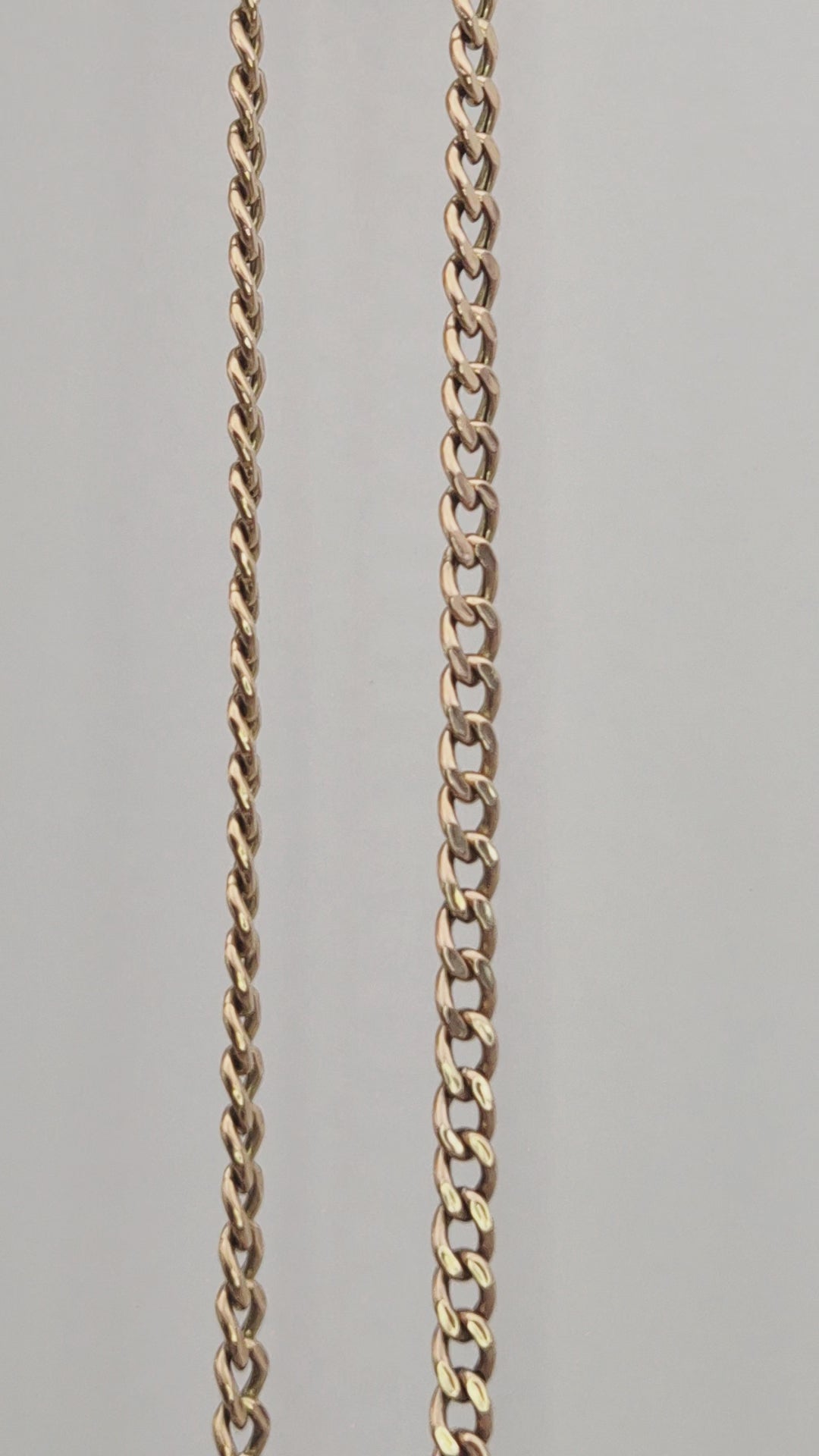 Video of a 9ct yellow gold 20-inch curb chain showing the 3mm wide links and high-polish finish, ideal for everyday layering.