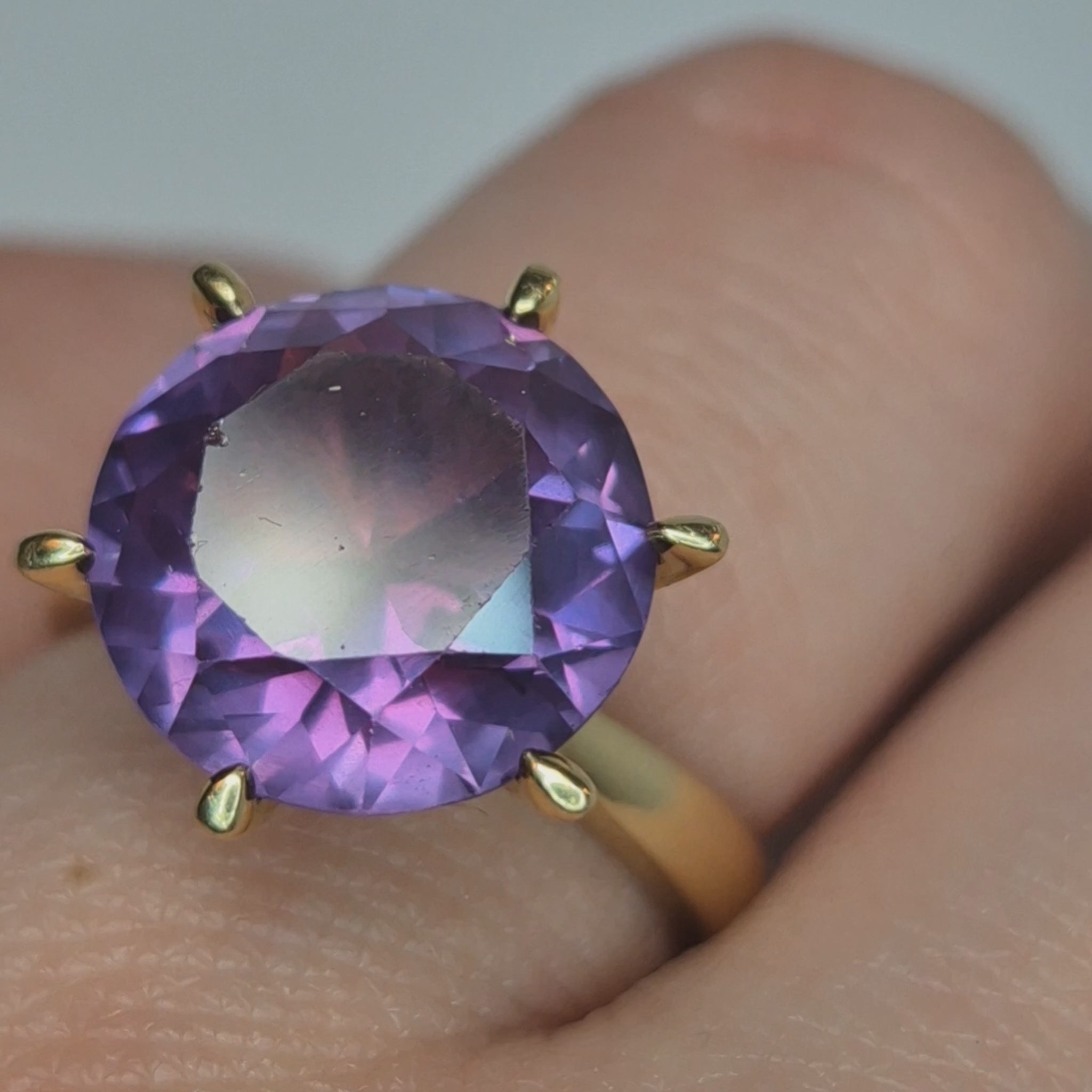 18ct gold single stone proposal alexandrite ring video wearing