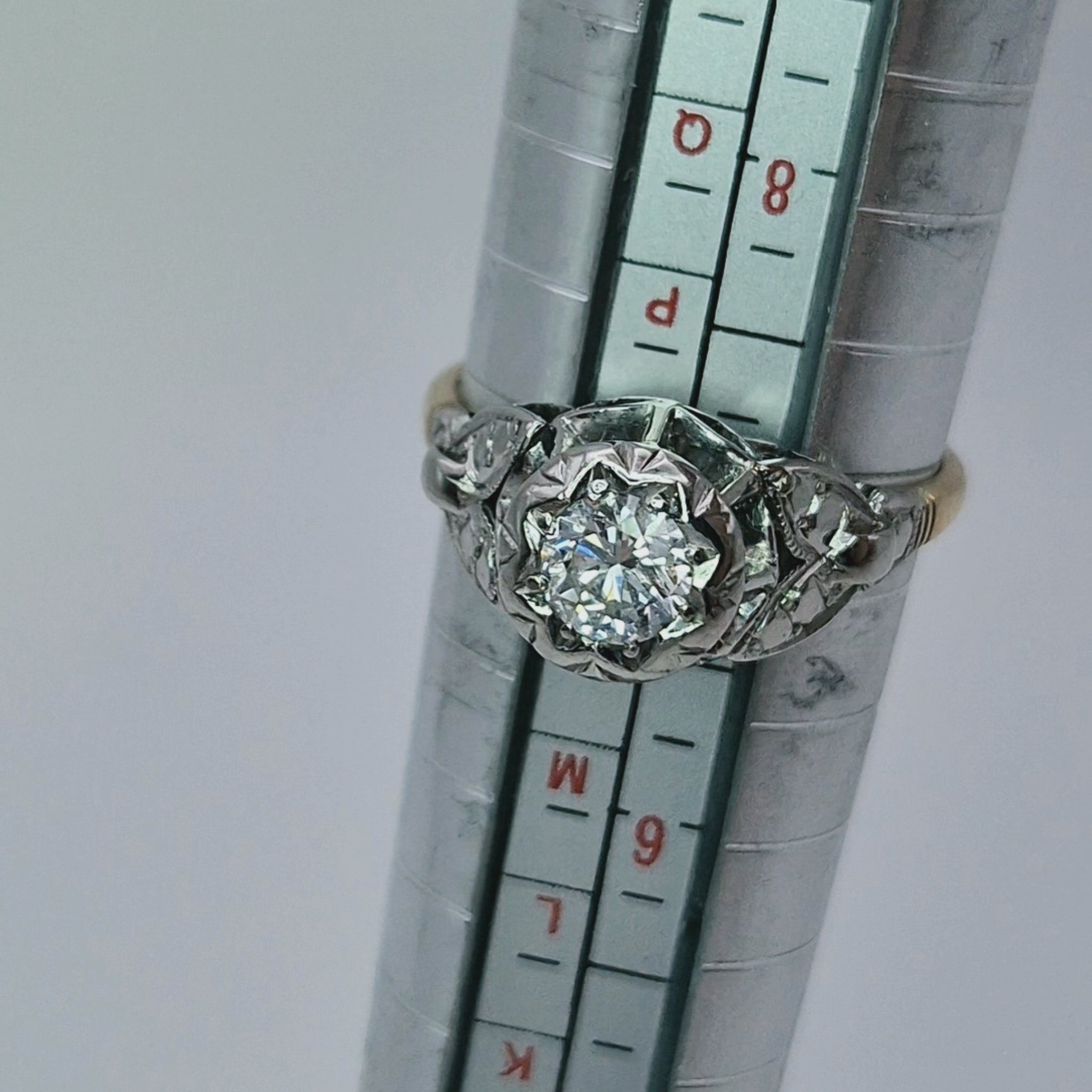 18ct yellow gold shank platinum head single stone diamond ring on ring stick video